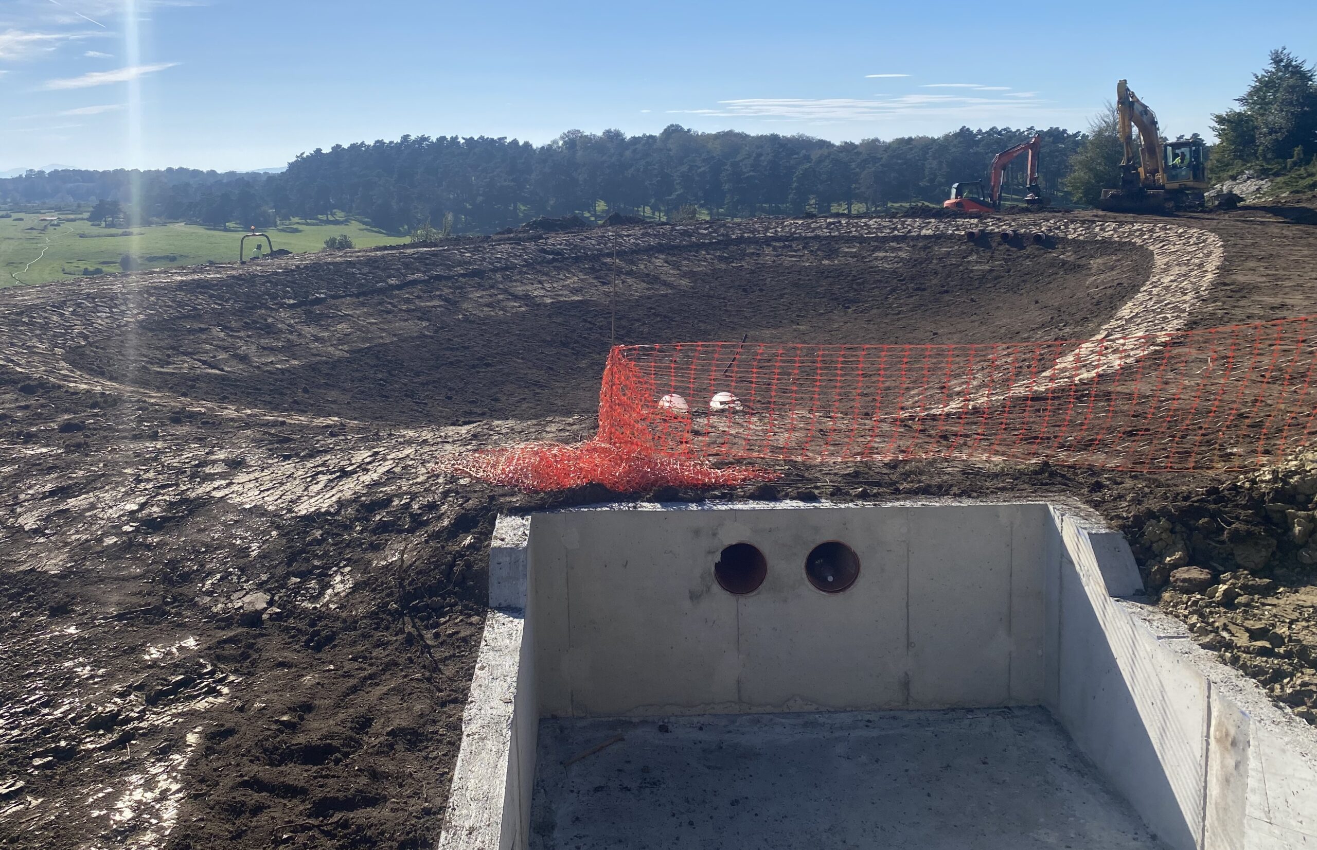 E5E5D60D-5C6A-452F-BD9A-907651549D52_1_201_a